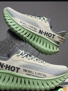 NWT men running sneakers